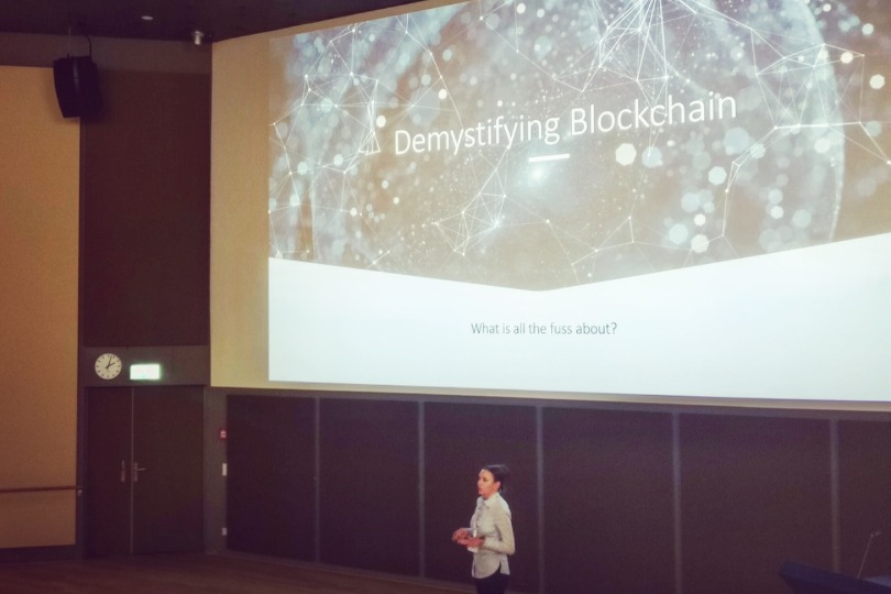 20171109-blockchain-healthcrae-elena