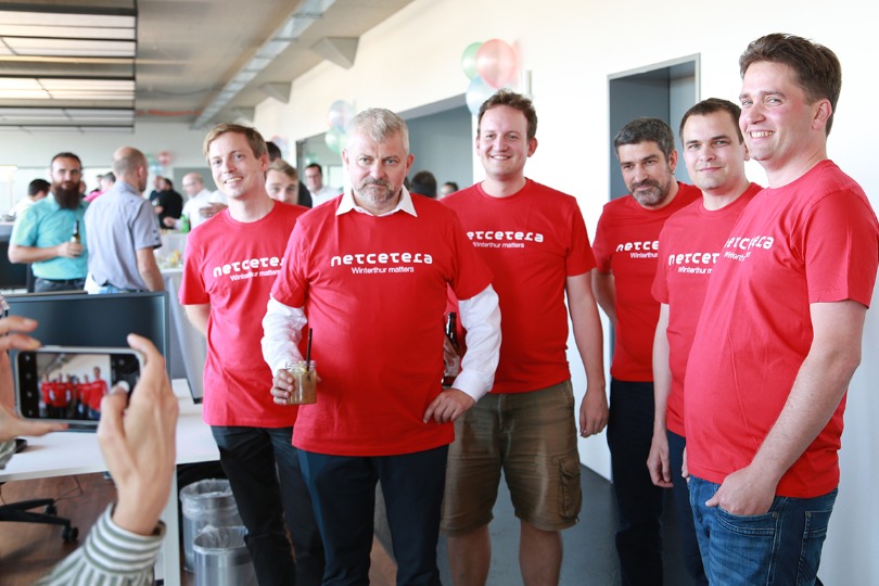 Ein Teil der Crew in Winterthur mit CEO Andrej Vckovski (zweiter von Links)