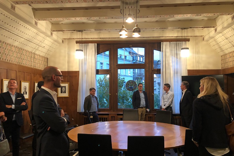 Das altehrwürdige Zimmer des Verwaltungskomitees